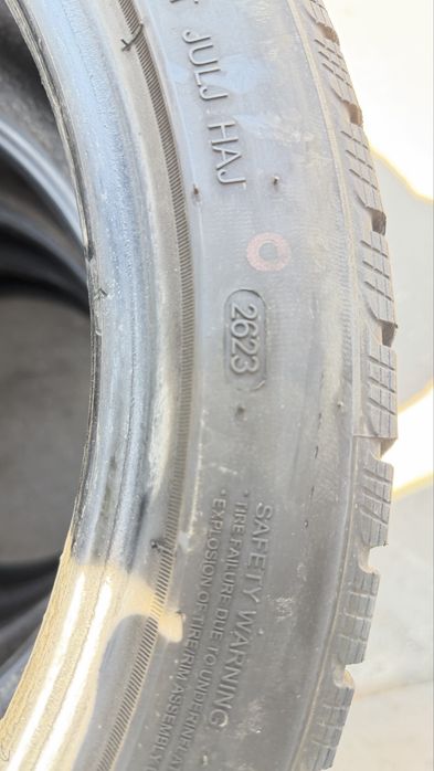 Продам зимову гуму 225/45 R18