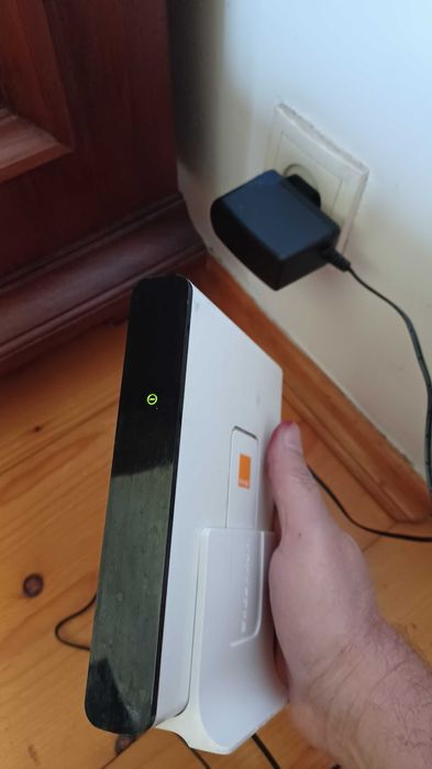 2 ROUTERy WiFi ze wbudowanym modemem ADSL2+ marki SAGEM +kabelki