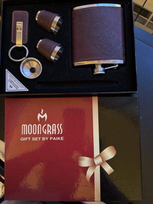 Продам подарункові набори фляг для напоів