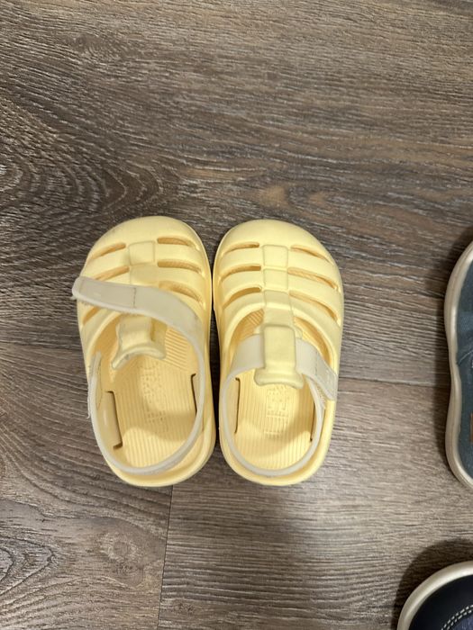 Дитяче взуття 18-21 розміри черевики, кросівки, чоботи