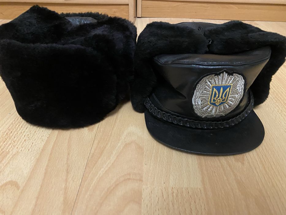 Шапка зимова. Шкіряна, штучне хутро.