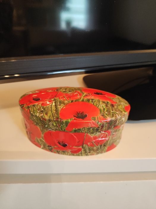 Жестяная коробочка,маки