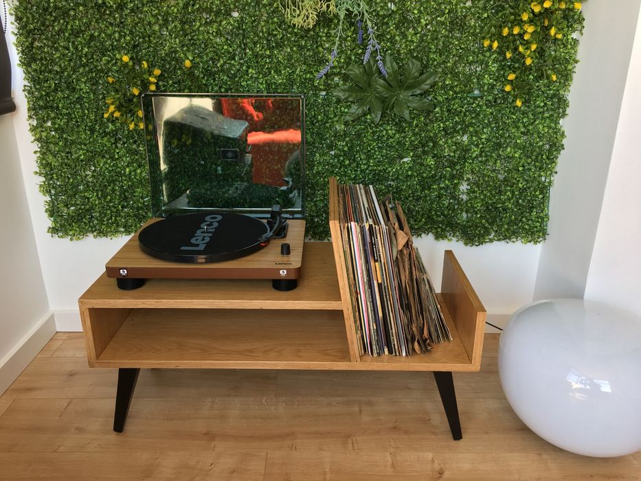 Móvel gira discos e vinil