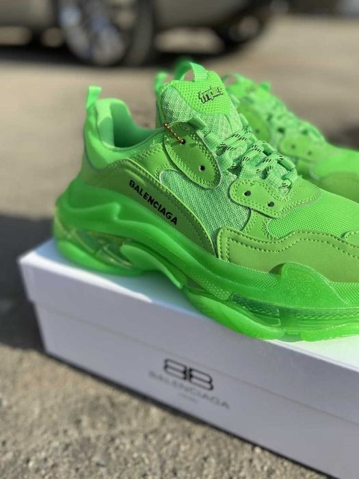 Balenciaga Triple S Clear Sole Beige