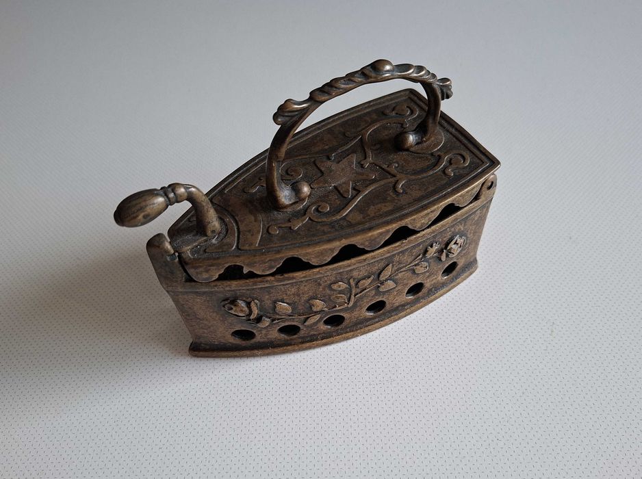 Exquisite vintage iron, solid brass, floral pattern