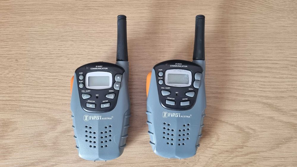 Radiotelefon 2 sztuki Walkie-Talkie First Austria dla kolekcjonera.