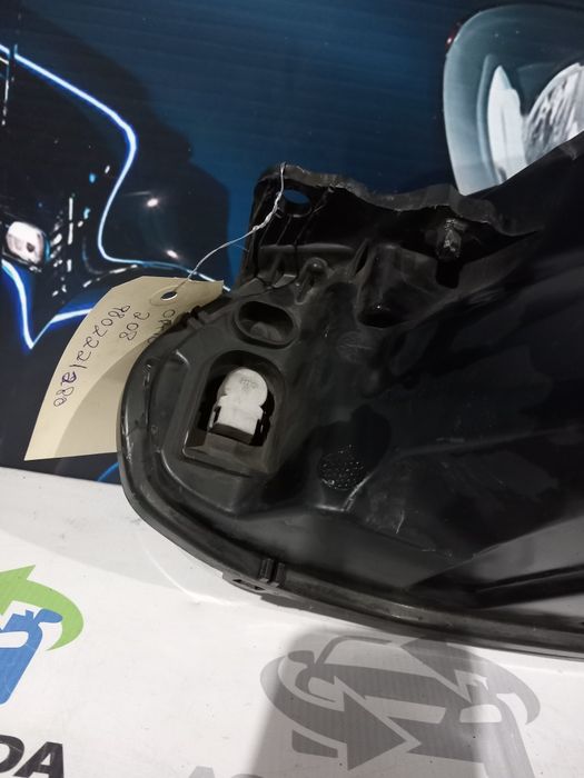 Ótica direita Peugeot 208