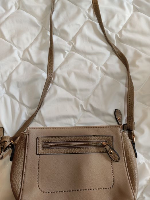 Torebka damska w kolorze beżowym