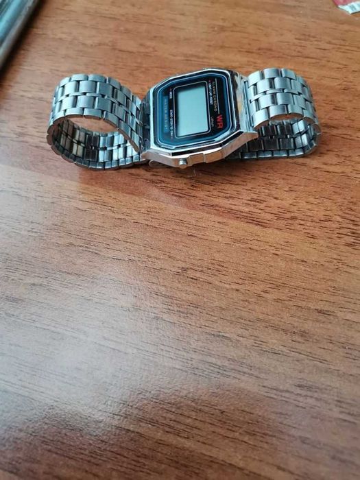 Часы наручные электронные