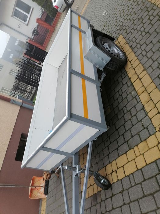 Przyczepka samochodiwa