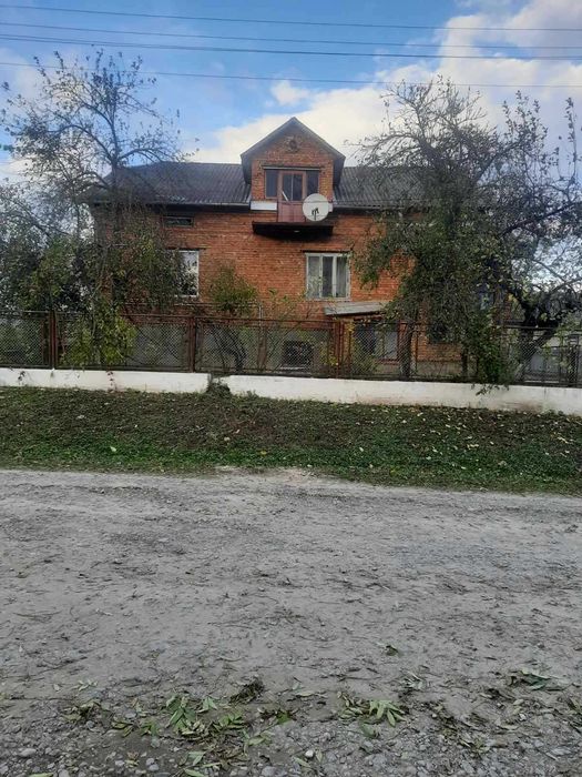 Великий цегляний будинок з гаражем та хлівом для хорошого Господаря!!!