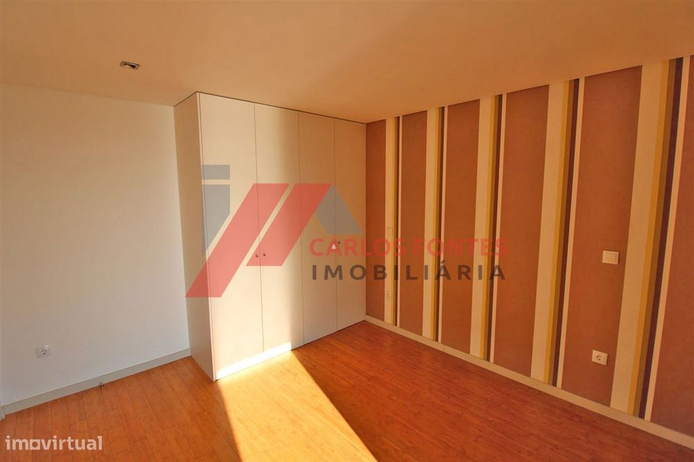 Excelente moradia com piscina para arrendamento!!