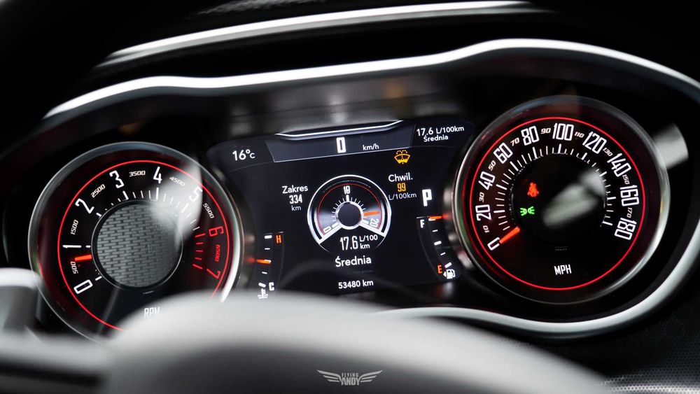 Wynajem Dodge Challenger 6.4L V8 WYDECH wypożyczalnia samochodów