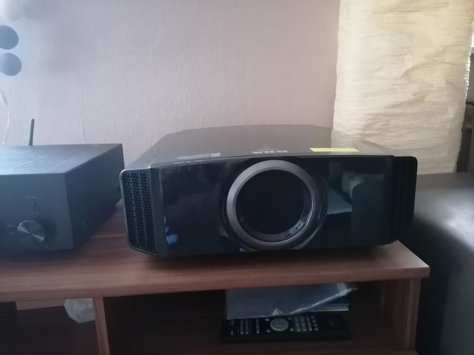 REZERWACJA.  Projektor JVC dla x70.     4k