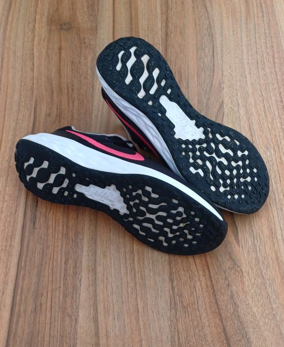 Nike Revolution 6 підліткові літні кросівки / жіночі бігові кросовки сітка 37-38р