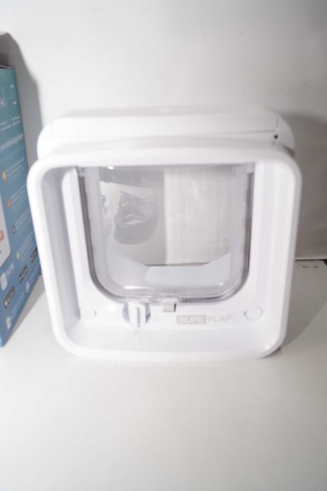 Drzwiczki dla kota Microchip Cat Flap Connect SureFlap + Hub białe