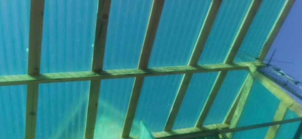 Пластиковий рулоний шифер для скління та накриття навісів.