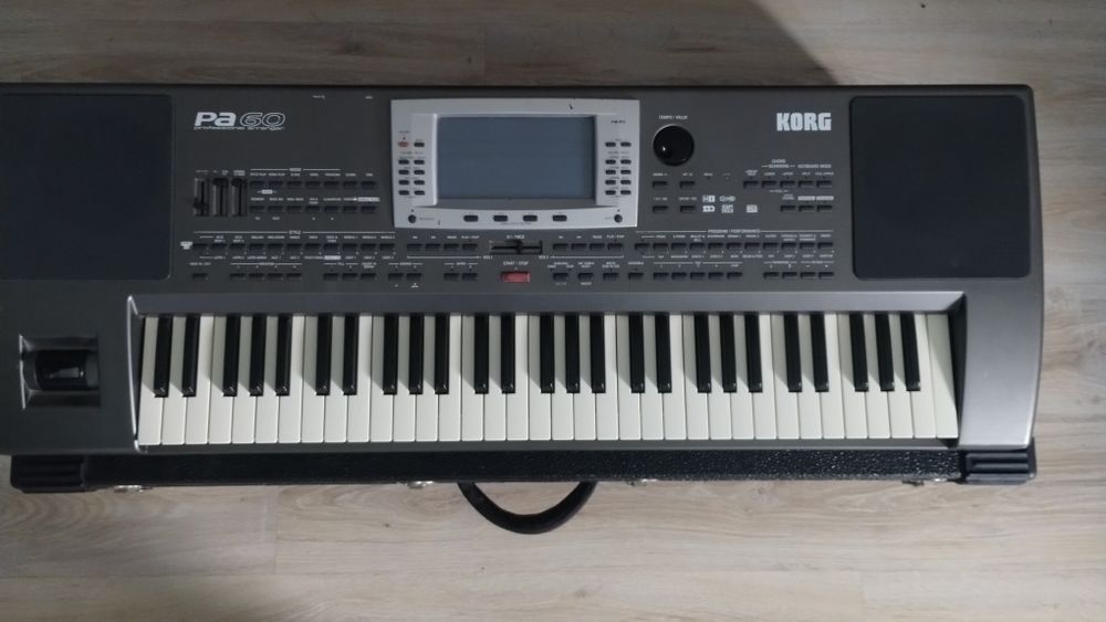 Keyboard korg pa 60 ze sztywnym futerałem