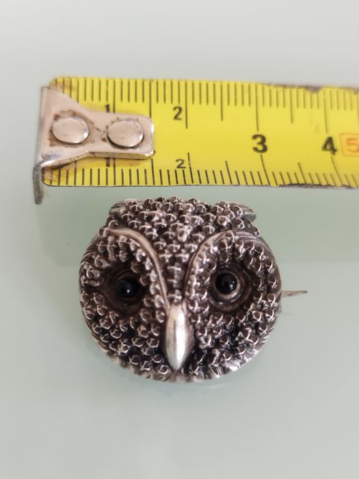 Lindo broche antigo em prata com porta-retratos