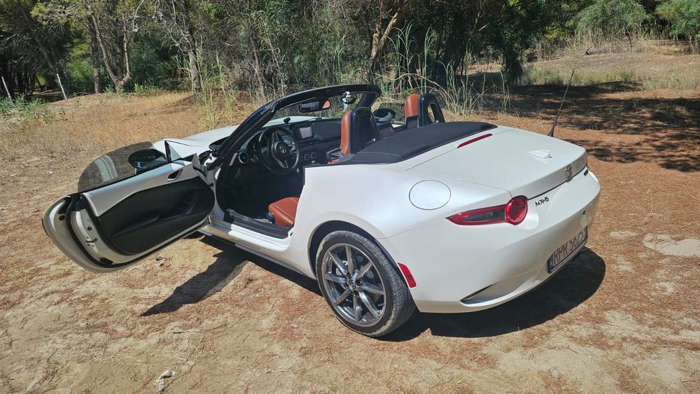 Mazda MX-5 cabrio, 2.0 b, 160KM, manual,  biała Perła metalic