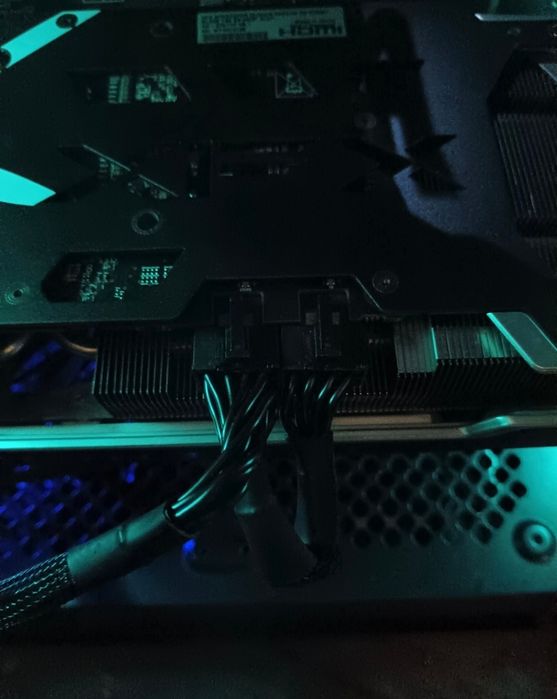 XFX AMD Radeon 6700XT 12GB (com avaria\p\ reparação) - ler com atenção