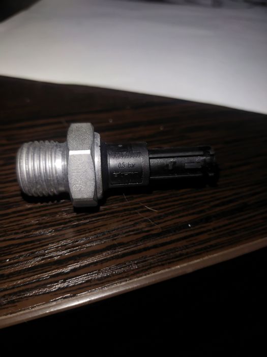 Датчик давления масла.