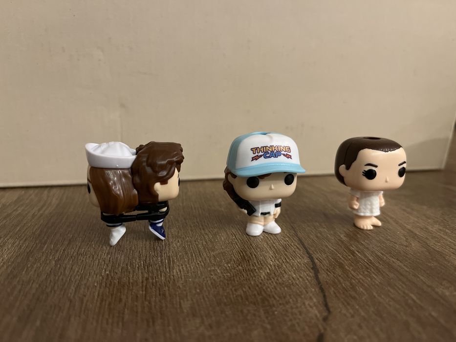 Figurki stranger things kinder joy