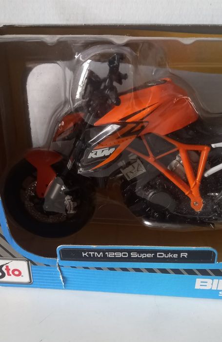 Ktm 1290 super Duke R escala 1:12