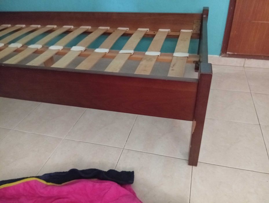 Cama de Solteiro em Madeira com Estrado de Ripas – 200x90