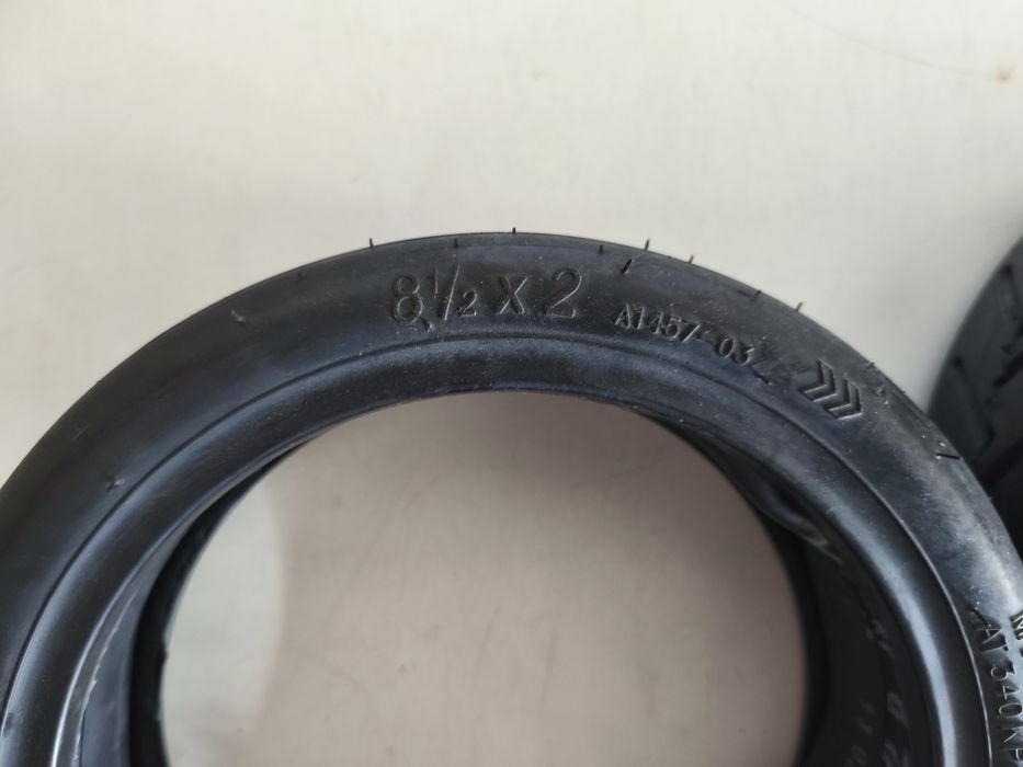 2 pneus Nylon 8 1/2*2 + 2 câmaras de ar