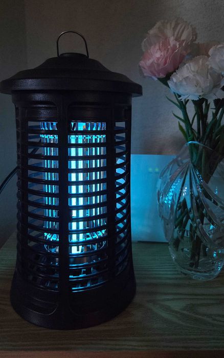 Elektryczna lampa na komary i owady