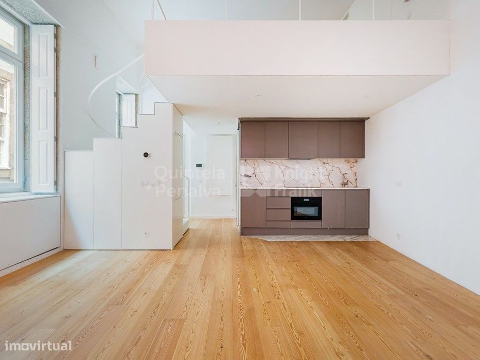 Apartamento T1+1 com varanda, junto ao Rio Douro, Porto