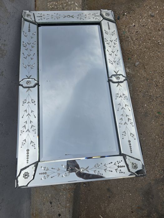 Espelho com rebordo trabalhado á mão