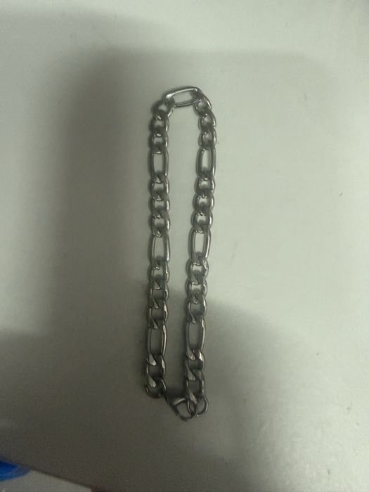Pulseiras em Metal Prateado – 2 Modelos | Produto de Insolvência – 22€