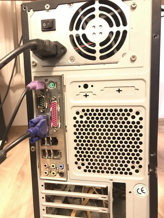 Komputer + glosniki 5.1 + monitor + klawiatura