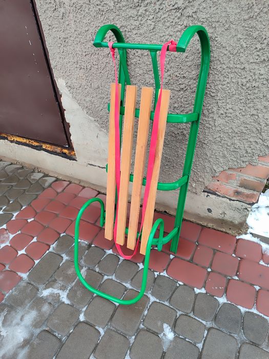 Продам санчата майже нові