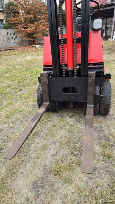 Wózek widłowy silnik Perkinsa