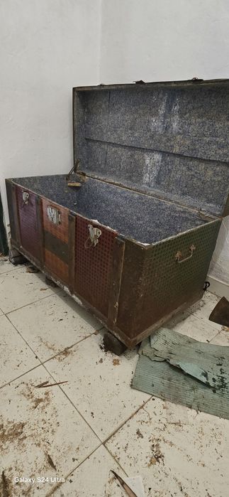 Baú  muito antigo