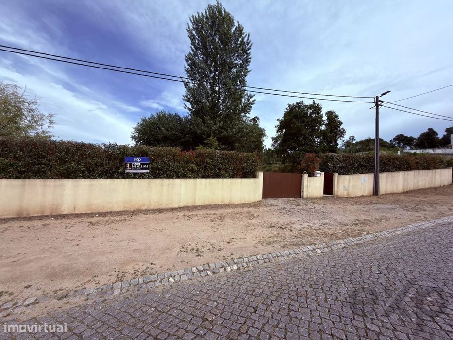 Terreno com Projeto para construção de Moradia T2 | Grijó – Vila Nova