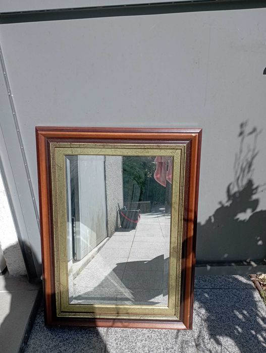 Espelho madeira com rebordo dourado