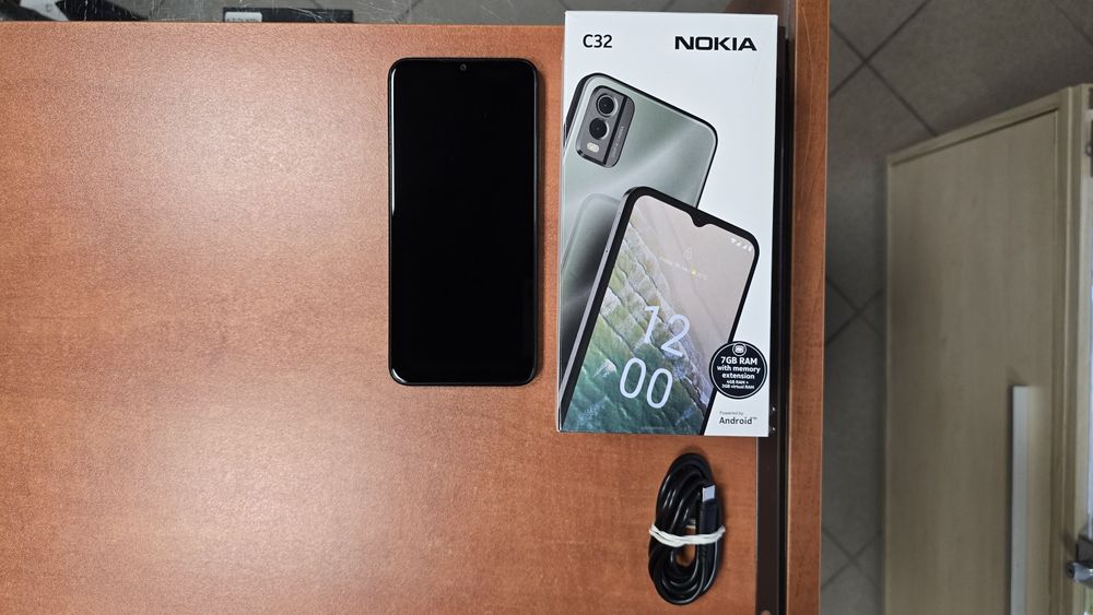 Nokia C32 Dual Sim 64GB/4GB RAM czarna, stan bdb