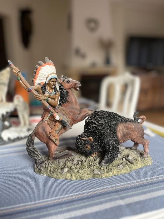 Figurka Indianin na koniu z bizonem
