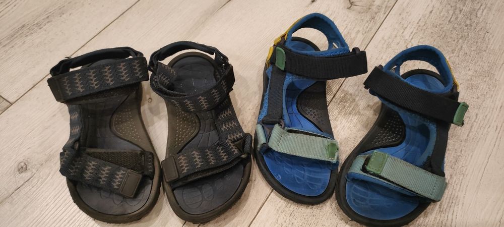 Sandały chłopięce rozm. 28 2 szt.