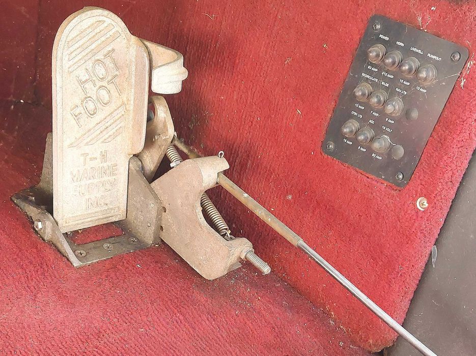 Лодка Triton TR21 + Лафет + Mercury 225 EFI Америка човен