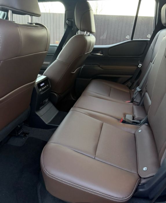 Оренда авто з водієм