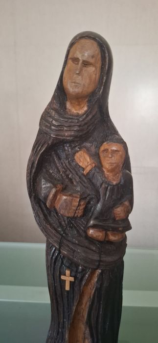 Estátua madeira esculpida