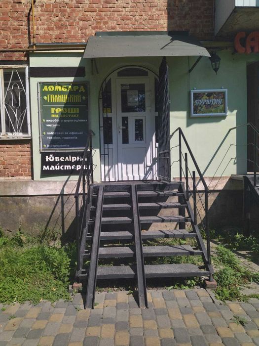 Готова каса/обмін валюти/сервісна точка, фасад