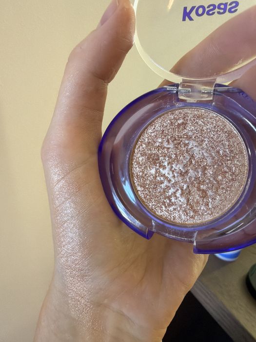 Хайлайтер Kosas та тональний Estee Lauder Futurist