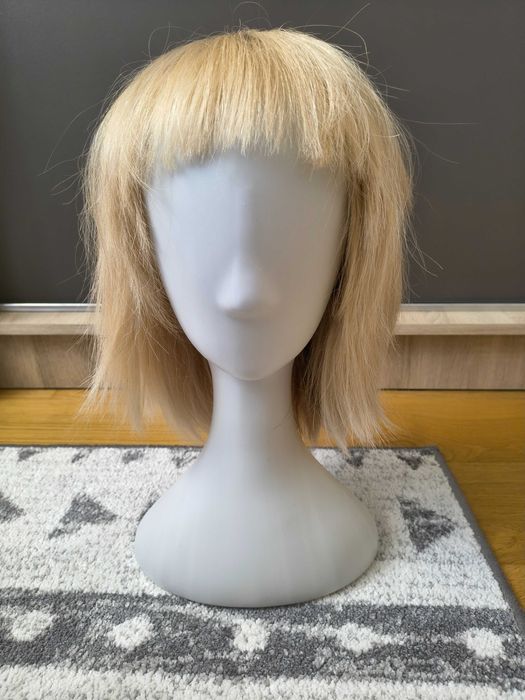 peruka syntetyczna blond półdługa
