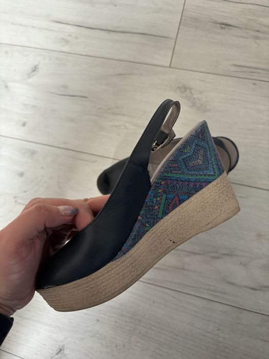 Granatowe sandały na obcasie korku rozmiar 36